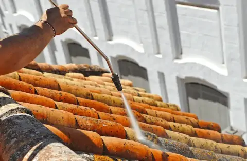 Nettoyage de toitures - Confort-Meilars